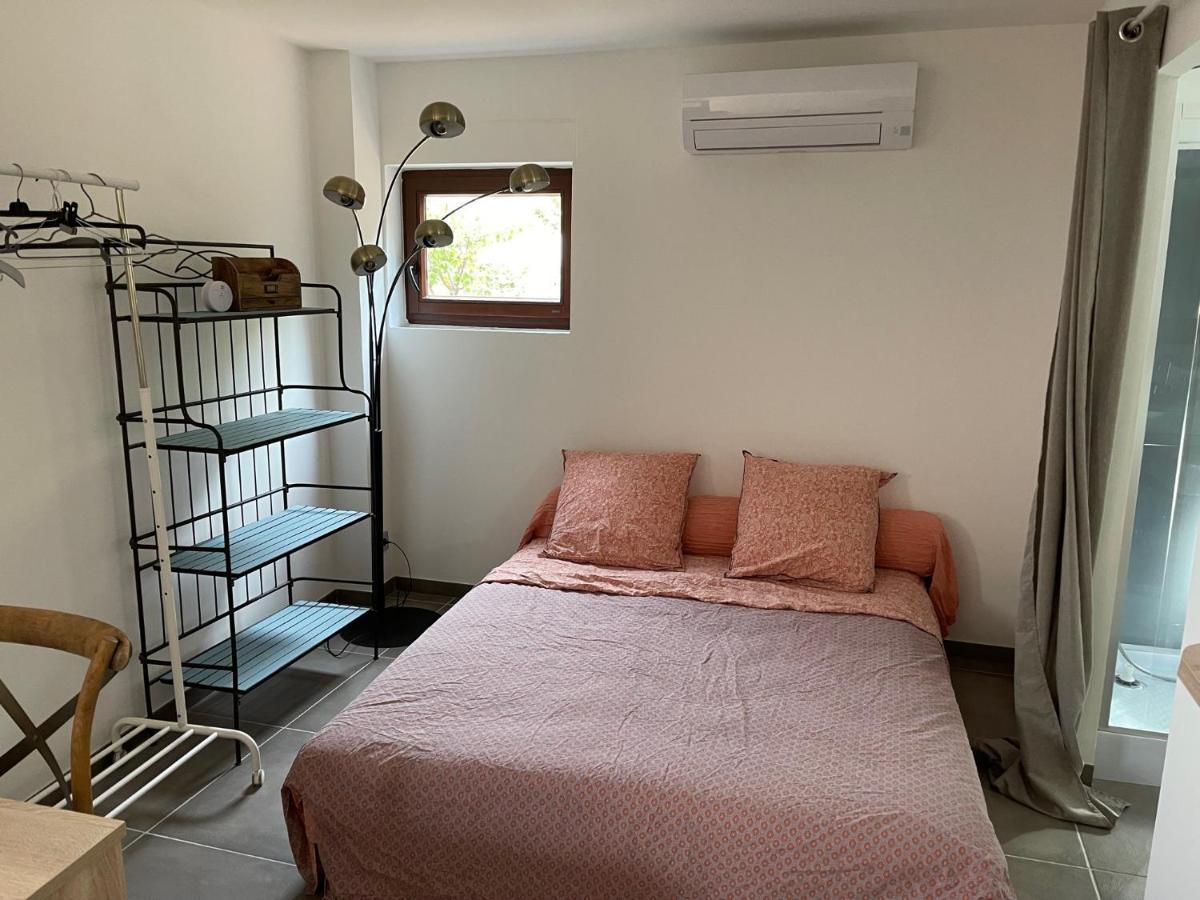 Studio Independant - Terrasse Et Piscine En Ete Restinclieres Ngoại thất bức ảnh